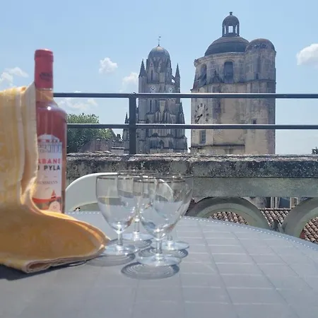 Dom wakacyjny Charm House With Rooftop Terrace And Superb Views